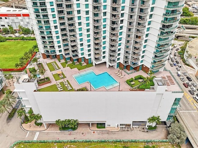 Building Photo - 350 S Miami Ave