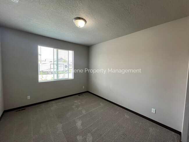 Building Photo - 3 bed house in Woodbridge