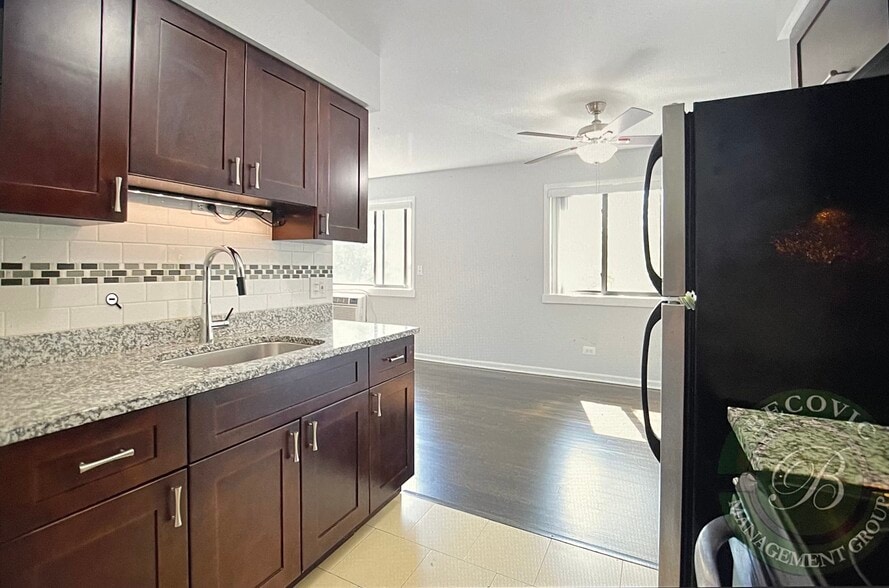 Primary Photo - 7541 N Winchester Ave