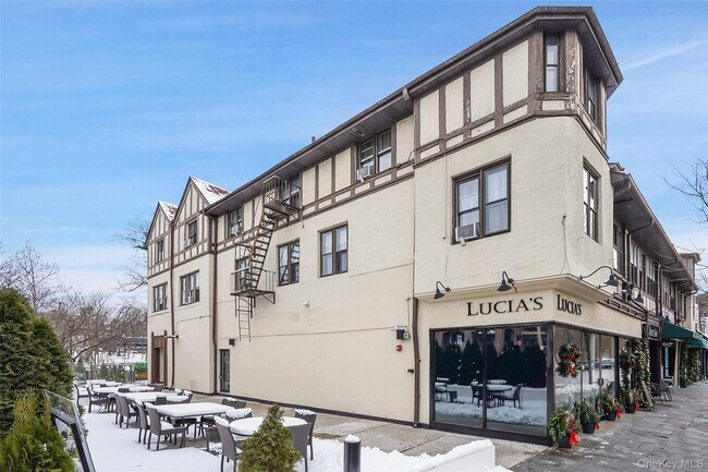 Building Photo - 220-20 Garth Rd