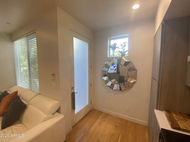 Building Photo - 528 W Culver St