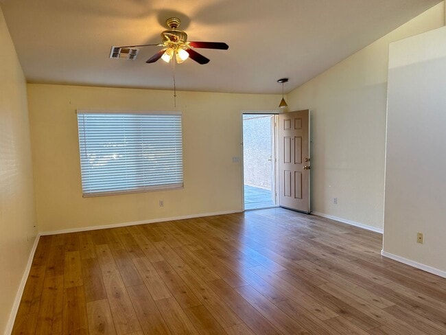 Building Photo - Unique 4 Bedroom, 2 Bath 2 Car Garage