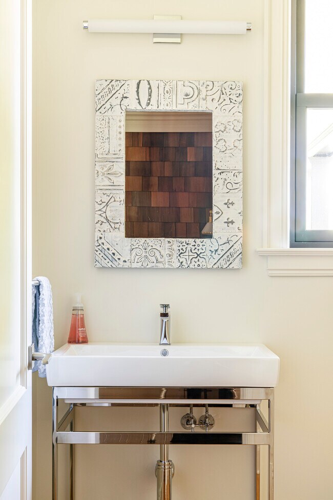 Building Photo - 9 Arlington Ave