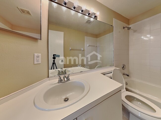 Building Photo - 29630 Morningmist Dr