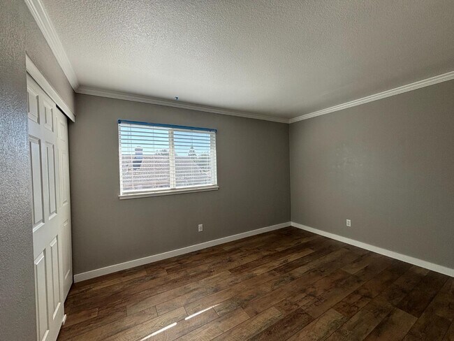 Building Photo - 430 Inverness Way