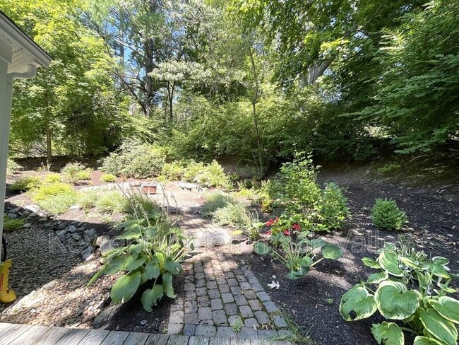 Building Photo - 44 River St