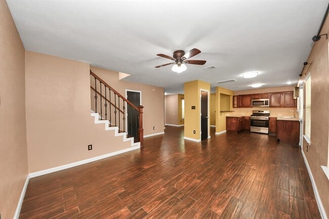 Building Photo - 7611 Legacy Pines Dr