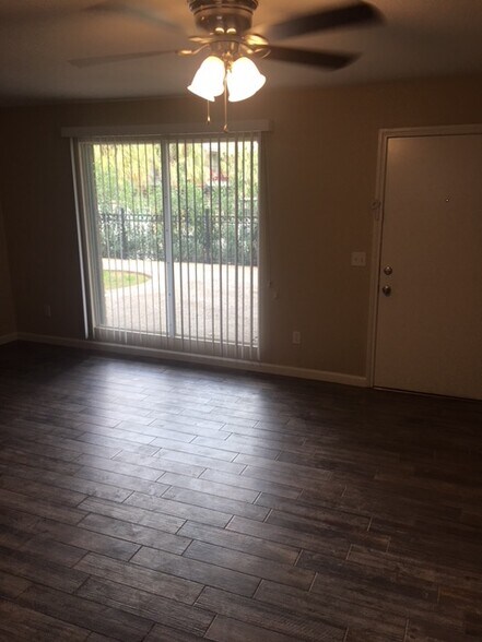 Building Photo - 2737 Houston Ave