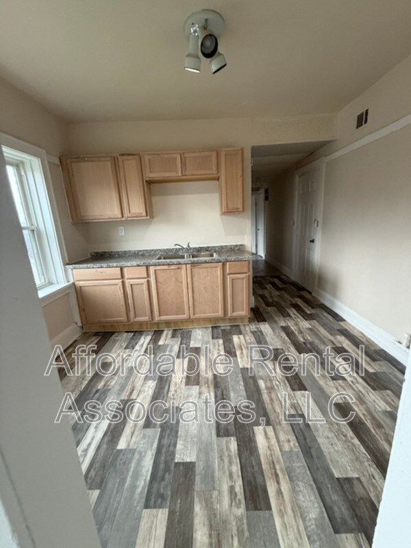 Building Photo - 1020 W National Ave