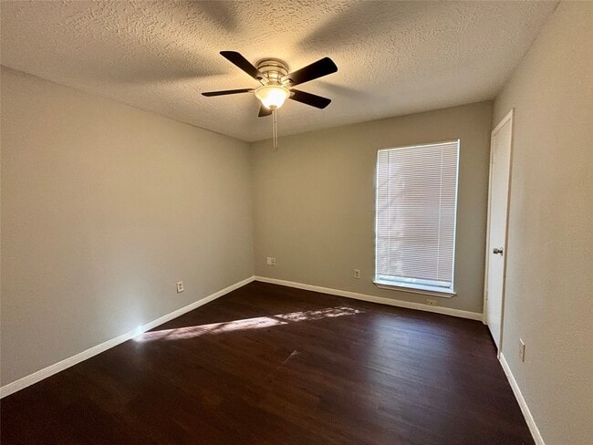 Building Photo - 15846 Blueridge Rd