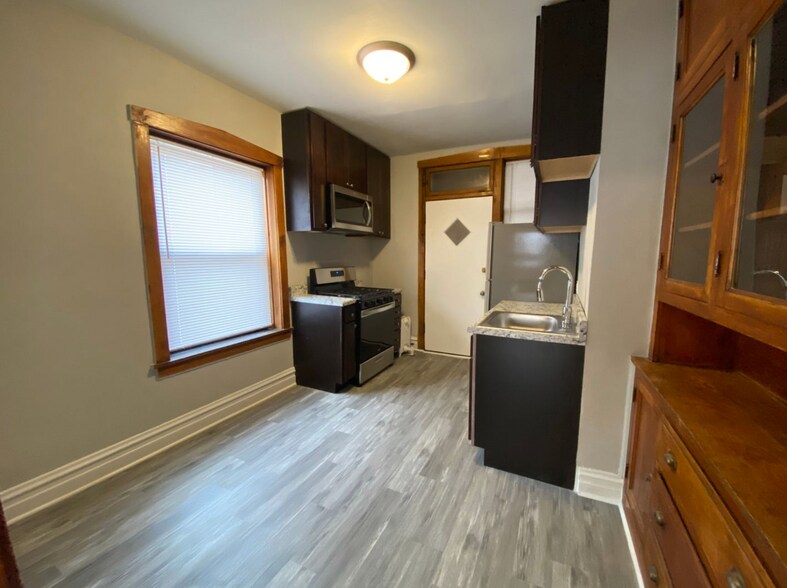 Building Photo - 2609 N Kostner Ave