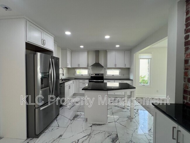 Building Photo - 3719 3rd St