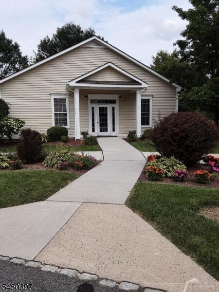 Building Photo - 2002 Brookfield Glen Dr