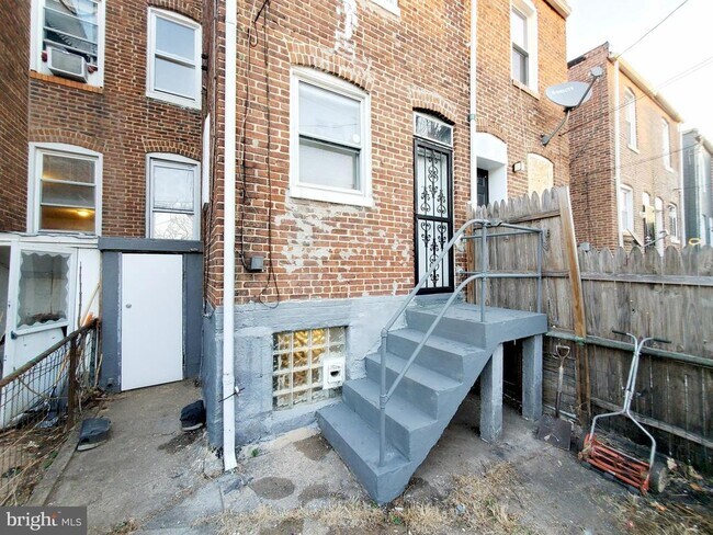 Building Photo - 2729 Ashland Ave