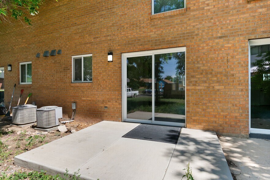 Building Photo - 1624 Banyan Dr