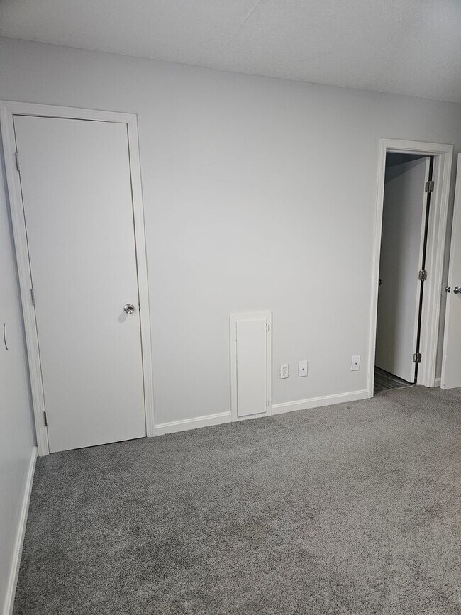 Building Photo - 1 BR 1 Bath at Green Valley Apartments