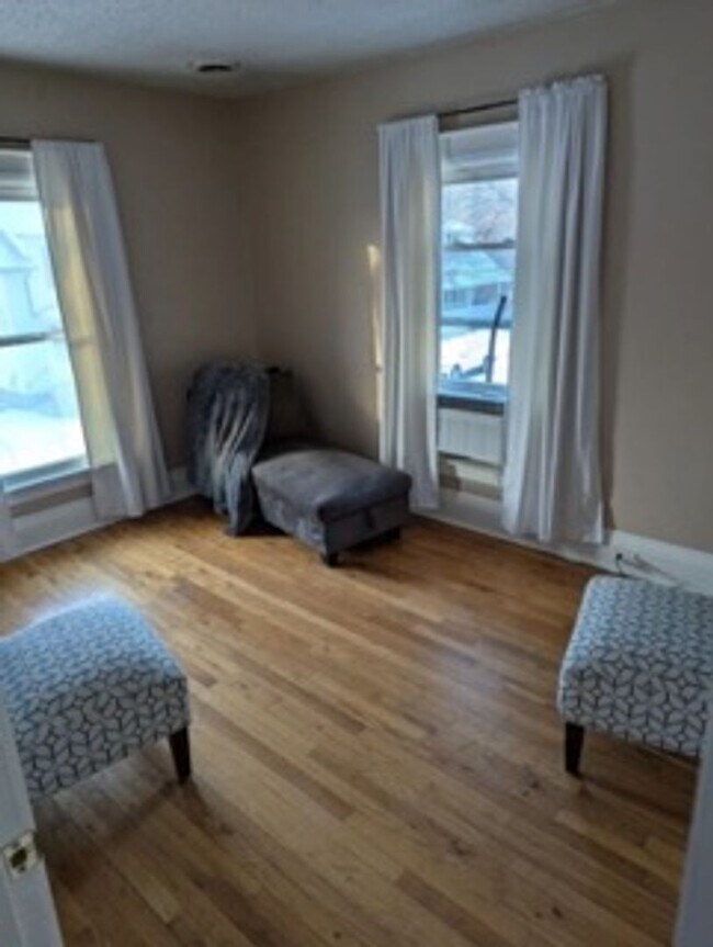 Building Photo - 32 Ferrin Pl