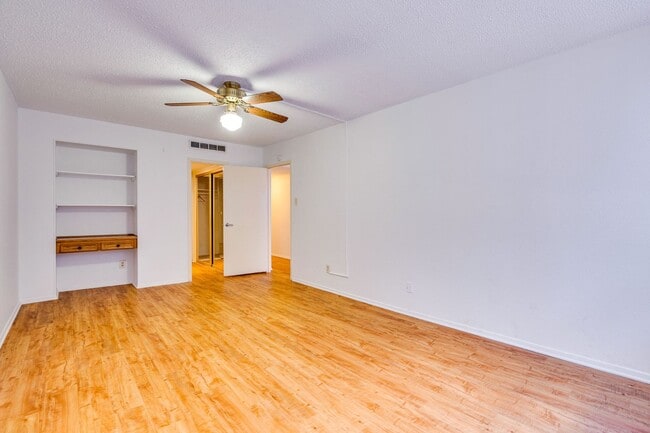 Building Photo - DOWNTOWN MID RISE - 1BD/1BA -  ALL BILLS PAID - GATED - RESERVED PARKING - $1395