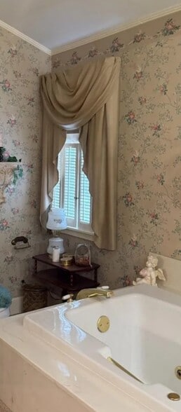 Building Photo - 303 Woodford Pl