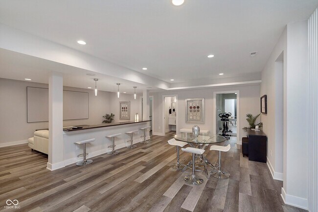 Building Photo - 429 W 86th St