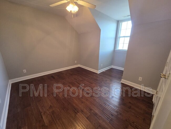 Building Photo - 315 Shadow Creek Dr