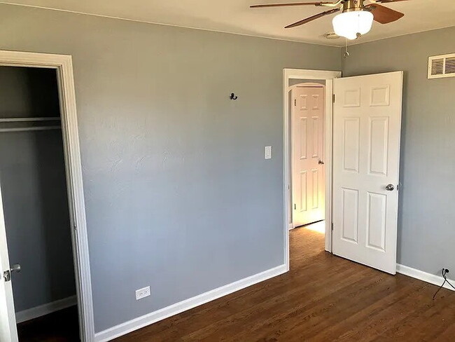 Building Photo - City Park Gem! Pet Friendly 2-bed 1-bath duplex with parking included!