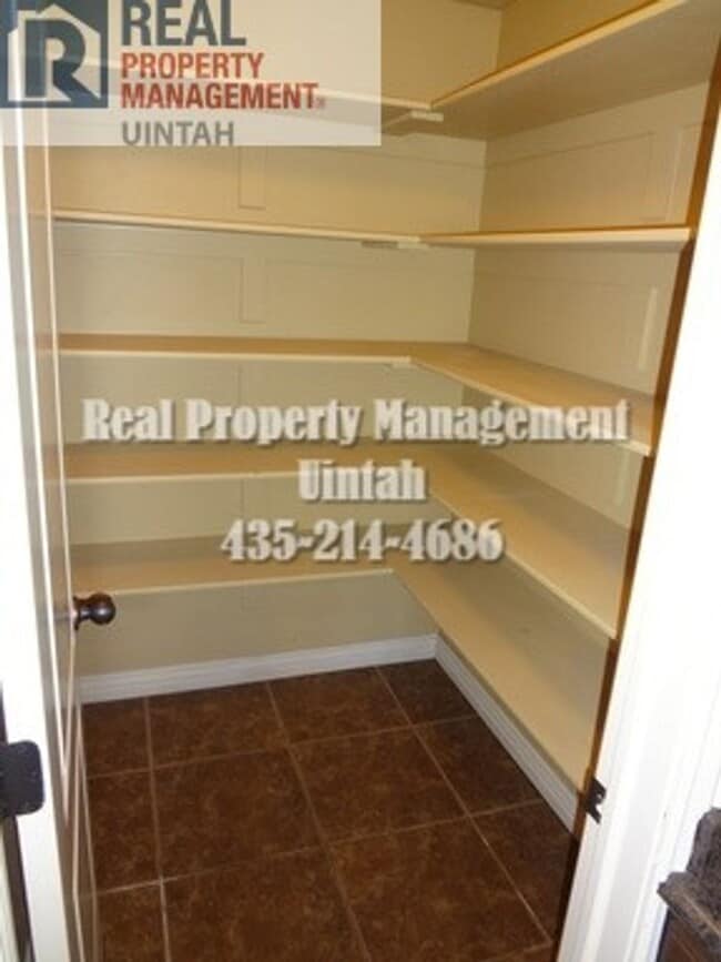 Building Photo - 3 Bedroom Condo With 2 Car Garage. MOVE IN SPECIAL!! $400 OFF YOUR FIRST MONTH'S RENT WHEN YOU SI...