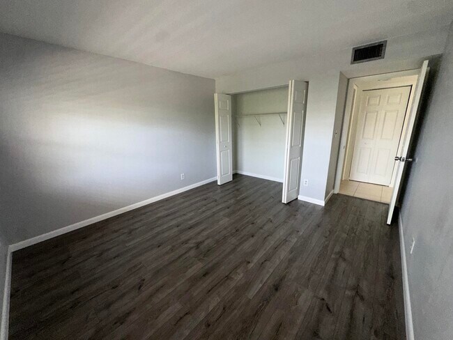 Building Photo - 905 Southridge Rd