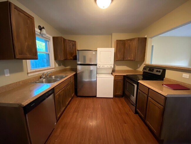 Building Photo - 1402/1404 Hillcrest Drive