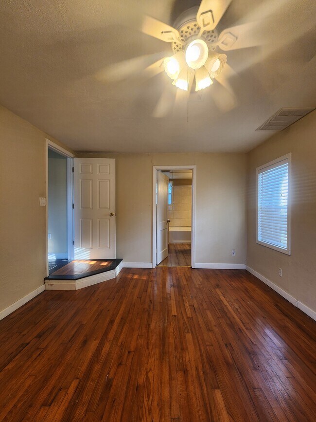 Building Photo - 2506 SW Cornell Ave