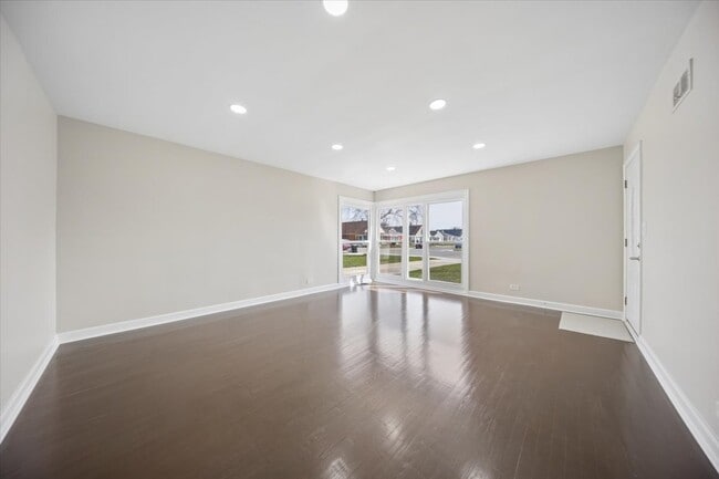 Building Photo - 7732 S Springfield Ave