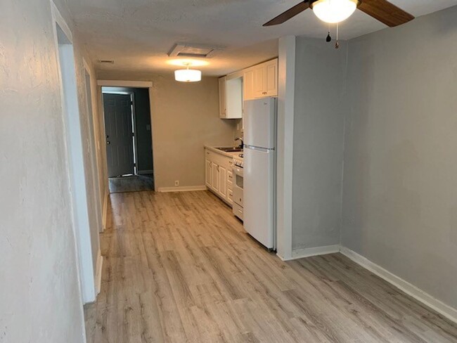 Building Photo - Newly Remodeled, 2 Bedroom 1 Bathroom Home