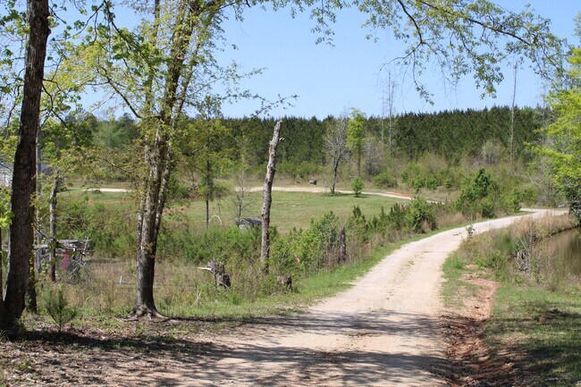 Building Photo - 818 W Grantville Rd