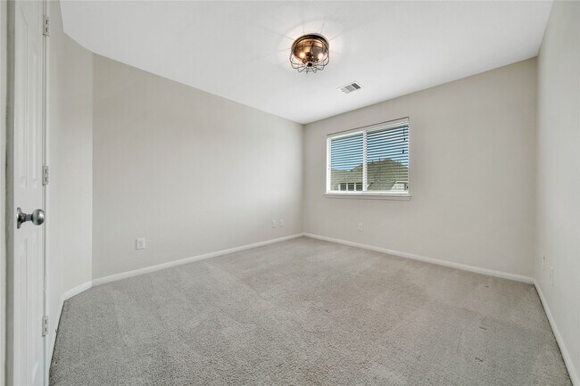 Building Photo - 3319 Fairmont Hills Ln