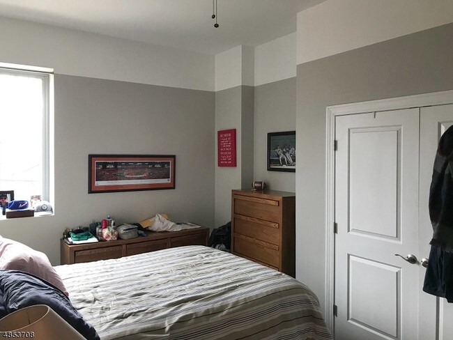 Building Photo - 10 Ford Ave