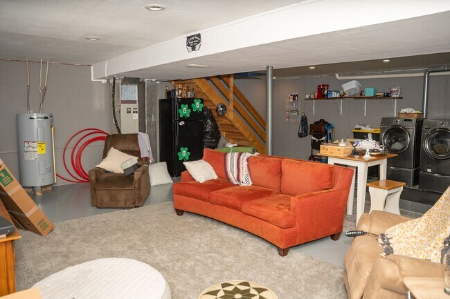 Building Photo - Charming 3 Bedroom, 1.5 Bath Townhome - EL...