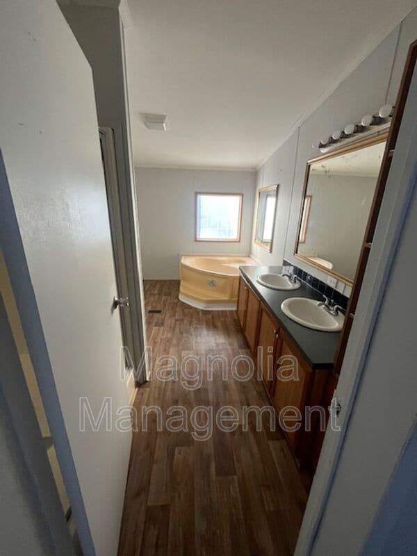 Building Photo - 116 Hawtree Creek Way