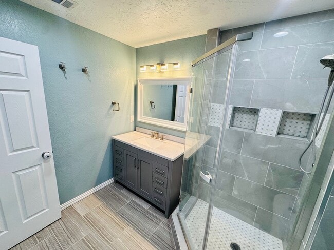 Building Photo - 620 E Main St