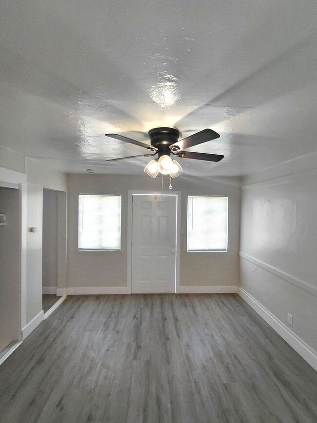 Building Photo - 819 S Palos Verdes St