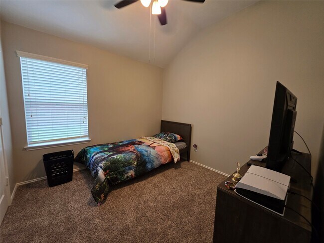 Building Photo - 2108 Goldfinch Ln