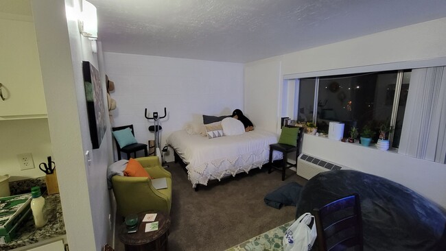 Building Photo - Studio Apartment - Available August 10th