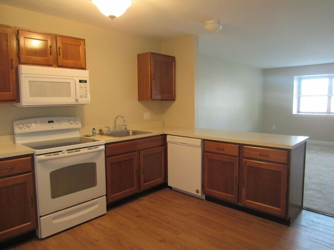 Building Photo - Derry - Fieldstone Terrace- 1 Bedroom Cond...