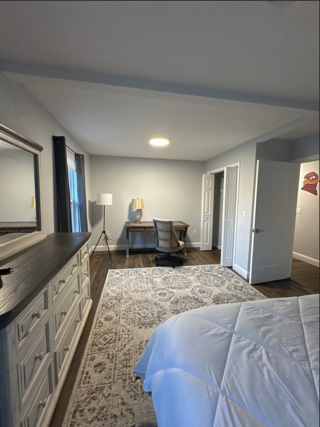 Building Photo - 3 Bedroom 3 Bathroom - Short Term Lease