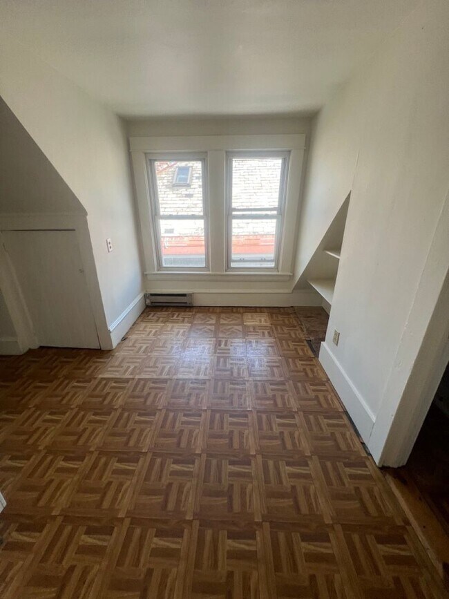 Building Photo - 52 Hickok Pl