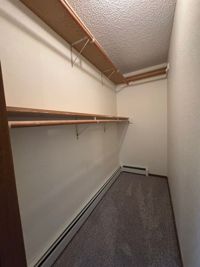 Building Photo - 5 Bedroom, 3 Bathroom, 2 Car Garage in North Pole - FUEL INCLUDED!