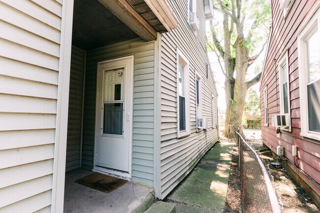 Building Photo - 1809-1811 Morton - Four Eight