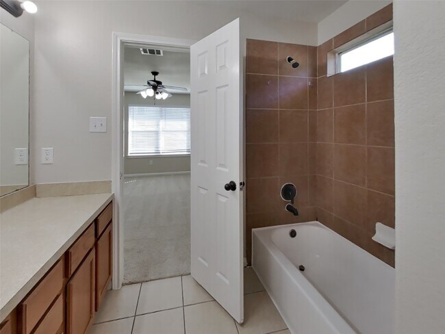 Building Photo - 12022 Green Bluff Ct