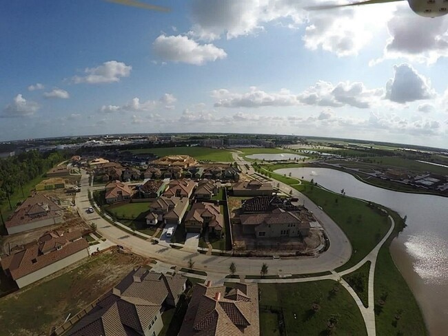 Building Photo - 63 Silent Cir Dr