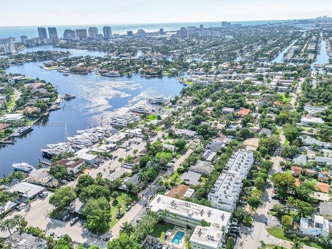 Building Photo - 1900 NE 8th Ct