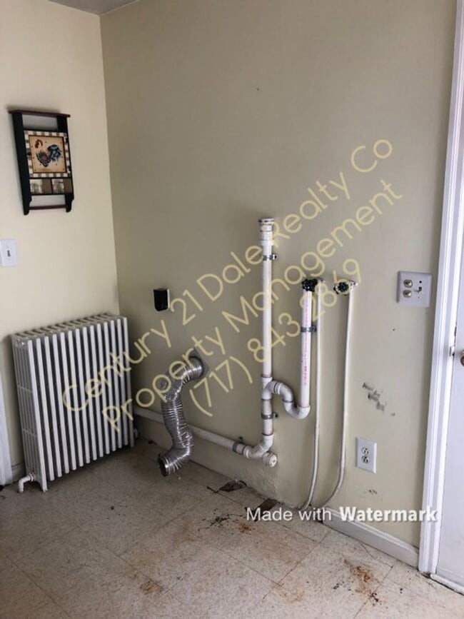 Building Photo - Very Large 3 BR House in North Eastern School District